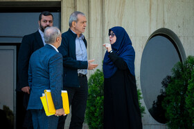 فاطمه مهاجرانی، سخنگوی دولت و مسعود پزشکیان رئیس‌جمهور در حاشیه جلسه هیات دولت - ۲۳ مهر
