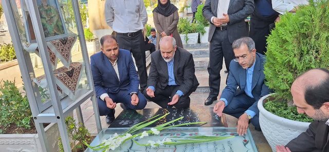 تجدید میثاق رئیس جهاددانشگاهی کشور و هیئت همراه با آرمان‌های شهید حاج قاسم سلیمانی