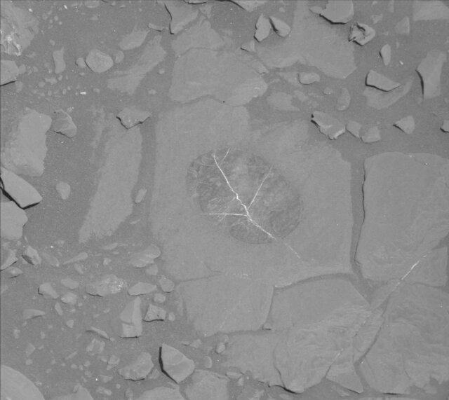 عکس مریخنورد «کنجکاوی» از اثر انگشت مریخی!