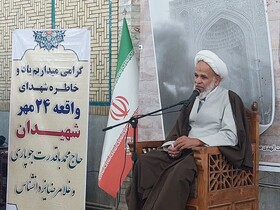 تنها امید دشمن به اختلاف درون کشور است