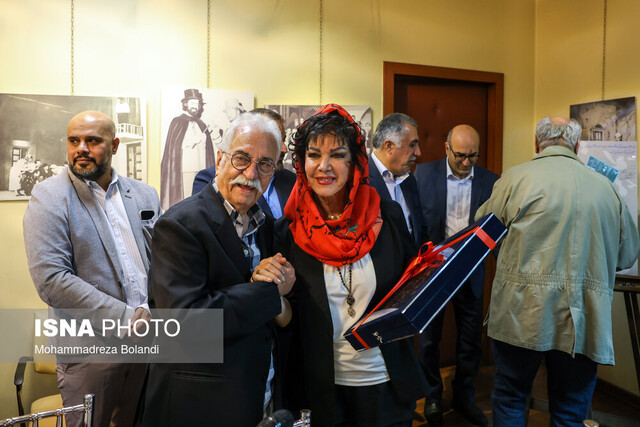 دلش میخواست با عصا کار جوانان را ببیند