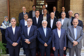 عارف: ایران اهل مذاکره است ولی در برابر زیاده‌خواهی‌ها تسلیم نمی‌شود