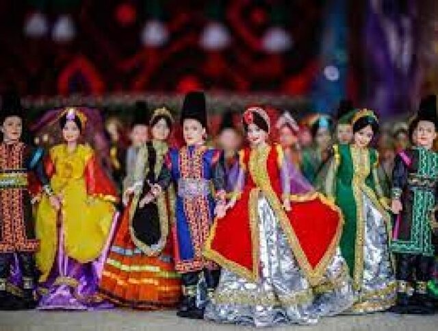 هشتمین نمایشگاه اقوام و عشایر ایرانی در اراک برگزار میشود هشتمین نمایشگاه اقوام و عشایر ایرانی در اراک برگزار میشود