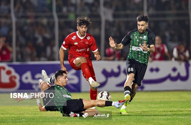برتری پرسپولیس مقابل ذوب آهن در نیمه نخست/ عالیشاه مصدوم و تعویض شد برتری پرسپولیس مقابل ذوب آهن در نیمه نخست/ عالیشاه مصدوم و تعویض شد
