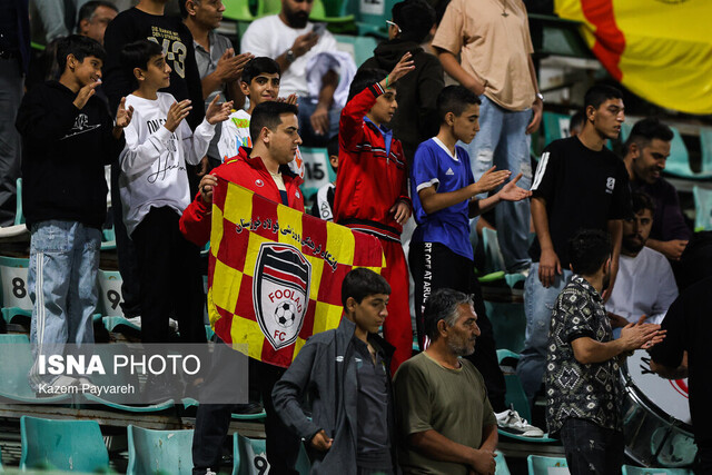 تصویر آرشیوی است استقبال کم هواداران از شهرآورد فوتبال اهواز / شعار فولادیها علیه مدیرعامل استقلال خوزستان