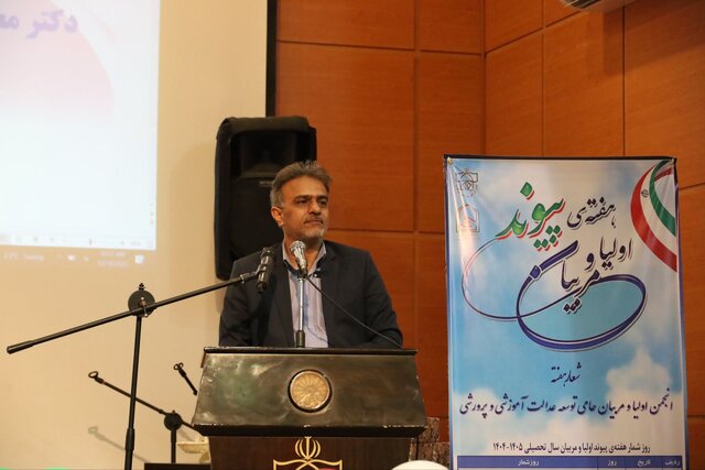 کاهش فاصله میان والدین و فرزندان عامل پیشگیری از آسیب‌های اجتماعی در فرزندان