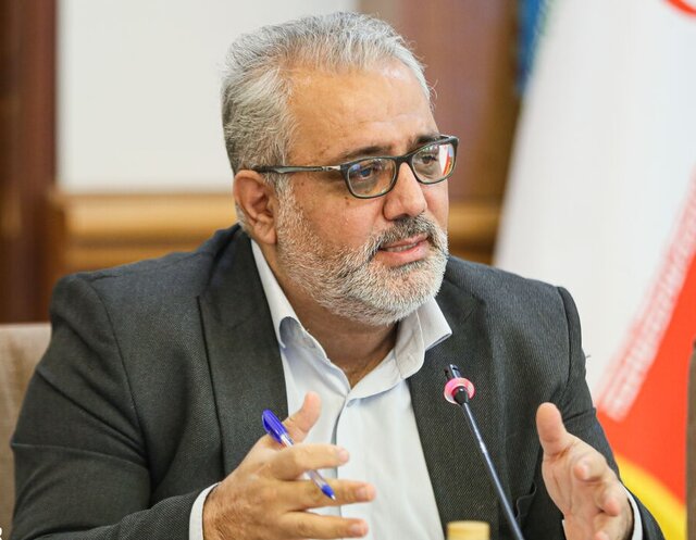 یک متر هم از حریم تخت جمشید کم نشده است 3