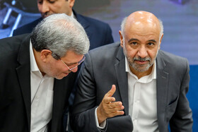 احمد میدری وزیر کار و سید جواد حسین رییس سازمان بهزیستی در جشن ملی همدلی اهدای ۳۵۰۰ سری جهیزیه و رونمایی از مرکز رصد و کنترل عملیات اورژانس اجتماعی
