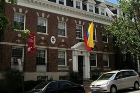 کلمبیا سفیر خود را از آمریکا فراخواند