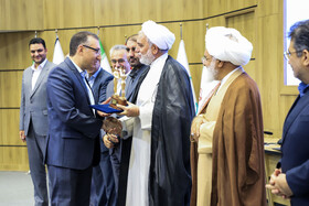 تجلیل از  واحدهای تولیدی نمونه استان در مراسم گرامیداشت روز جهانی استاندارد - کرمان