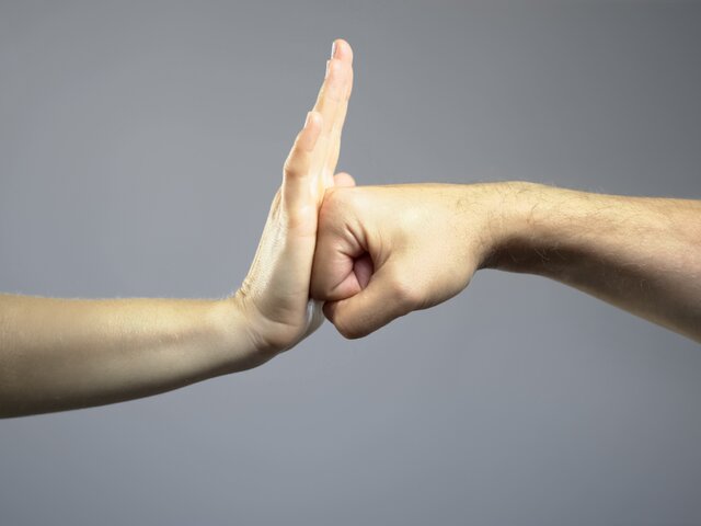 «دفاع مشروع» و شرایط آن چیست؟