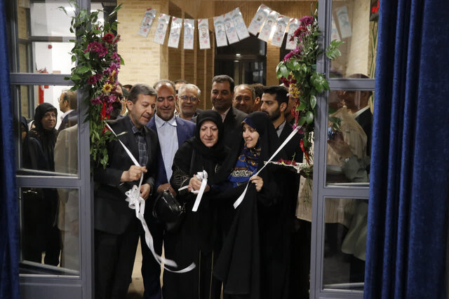 آیین افتتاح رسمی مدرسه ۹ کلاسه بانو علویه همایونی در اصفهان