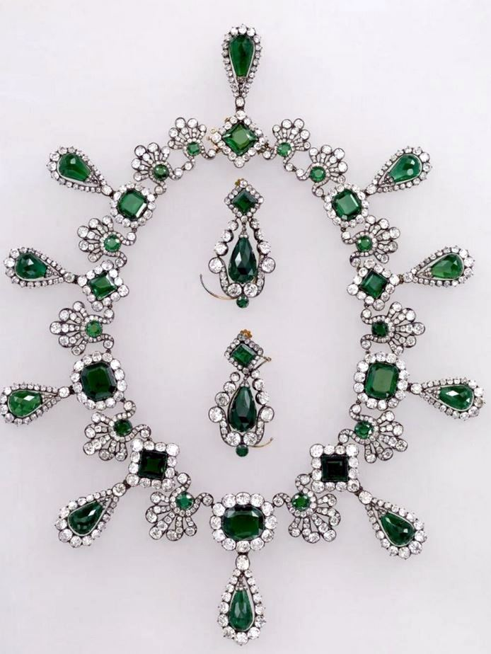 غارت در قلب پاریس /سارقان چه دزیدند و چطور در هفت دقیقه فرار کردند؟