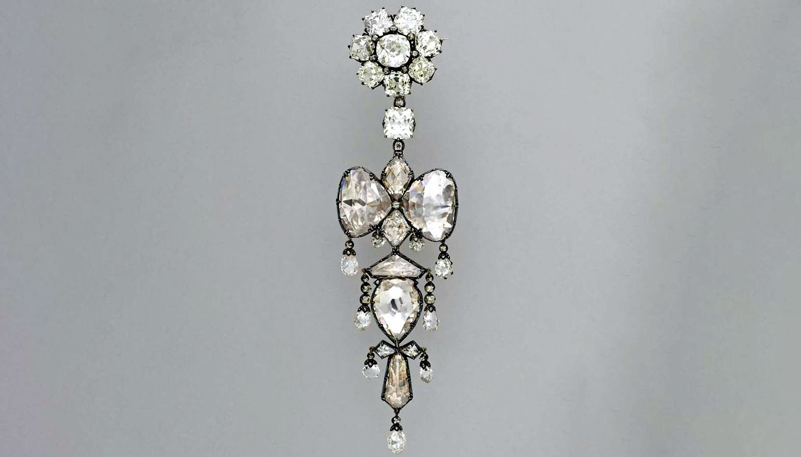 غارت در قلب پاریس /سارقان چه دزیدند و چطور در هفت دقیقه فرار کردند؟