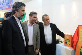 رونمایی از اطلس گیاهان دارویی توسط سیدمحمدرضا هاشمی، استاندار خراسان جنوبی در غرفه جهاددانشگاهی