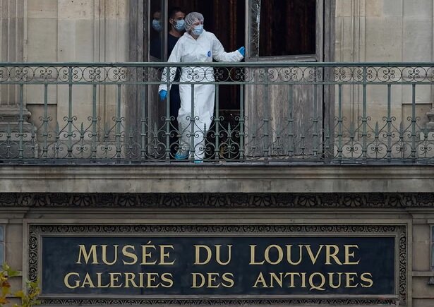 بازداشت ۵ مظنون دیگر در ارتباط با سرقت جواهرات لوور بازداشت ۵ مظنون دیگر در ارتباط با سرقت جواهرات لوور