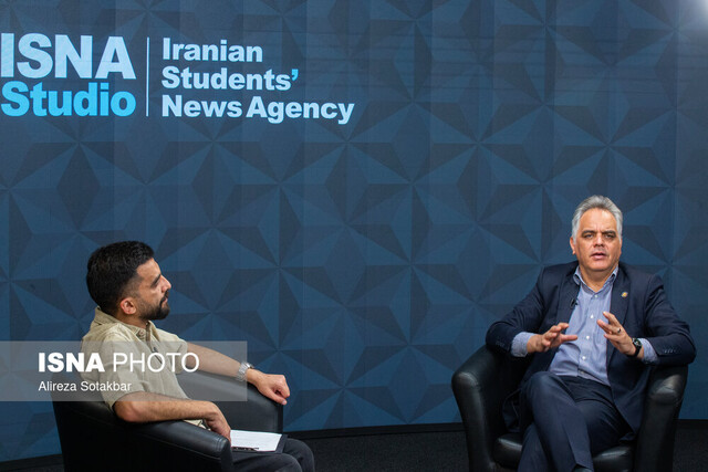 درآمد پایین و فشار کاری بالا؛ ۲ چالش جدی پرستاران / ۸۰ ساعت اضافهکار اجباری در هر ماه درآمد پایین و فشار کاری بالا؛ ۲ چالش جدی پرستاران / ۸۰ ساعت اضافهکار اجباری در هر ماه