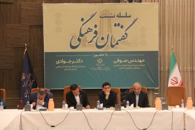 تعامل نزدیک با اهالی فرهنگ و هنر کلید حل مشکلات است 