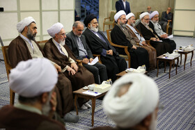 دیدار دست‌اندرکاران کنگره بین‌المللی علامه میرزای نائینی با رهبر انقلاب