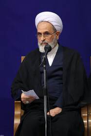 دیدار دست‌اندرکاران کنگره بین‌المللی علامه میرزای نائینی با رهبر انقلاب