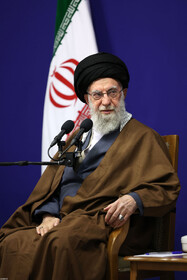 دیدار دست‌اندرکاران کنگره بین‌المللی علامه میرزای نائینی با رهبر انقلاب