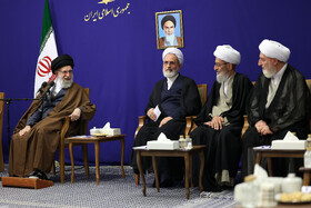 دیدار دست‌اندرکاران کنگره بین‌المللی علامه میرزای نائینی با رهبر انقلاب