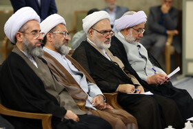دیدار دست‌اندرکاران کنگره بین‌المللی علامه میرزای نائینی با رهبر انقلاب