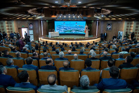 نشست رئیس جمهور با سرمایه گذاران و فعالین اقتصادی آذربایجان غربی