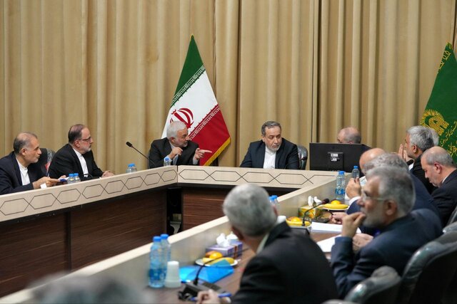 نشست سفرای ایران در تعدادی از کشورهای همسایه با وزیر امور خارجه تاکید عراقچی بر نقش تسهیلگری و راهگشایی وزارت خارجه در روابط اقتصادی خارجی کشور