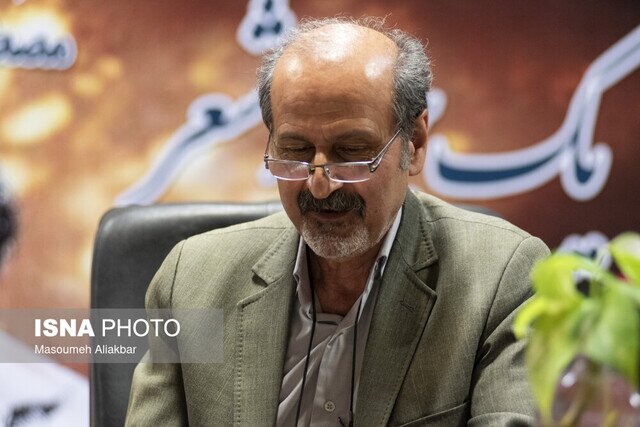 یادداشت مصطفی علیپور برای ترجمه کتاب «رازها و ریشههای» ادونیس یادداشت مصطفی علیپور برای ترجمه کتاب «رازها و ریشههای» ادونیس