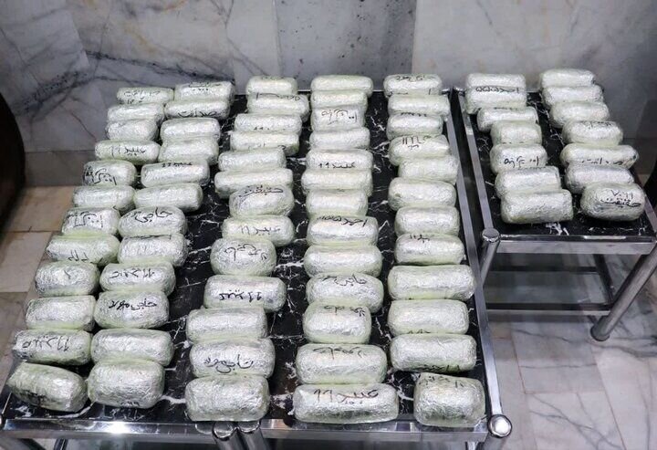 کشف بیش از یک کیلو مواد مخدر جاسازشده در لاستیک زاپاس خودرو در پیشوا کشف بیش از یک کیلو مواد مخدر جاسازشده در لاستیک زاپاس خودرو در پیشوا