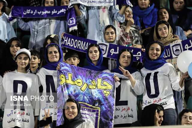 درهای ورزشگاه نصیری یزد برای دیدار دو تیم چادرملو اردکان و ذوب‌آهن اصفهان ‌باز شد