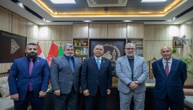 سفیر ونزوئلا در عراق از مرقد امام حسین (ع) زیارت کرد