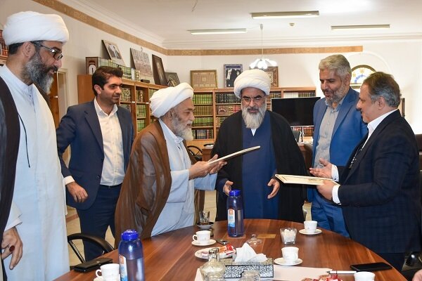 تفاهمنامه همکاری بین جهاددانشگاهی و مرکز فقهی ائمه اطهار(ع) منعقد شد تفاهمنامه همکاری بین جهاددانشگاهی و مرکز فقهی ائمه اطهار(ع) منعقد شد