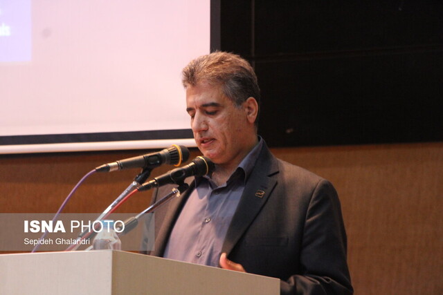 تسهیل صدور پروانه استاندارد برای صیانت از زعفران خراسان جنوبی تسهیل صدور پروانه استاندارد برای صیانت از زعفران خراسان جنوبی