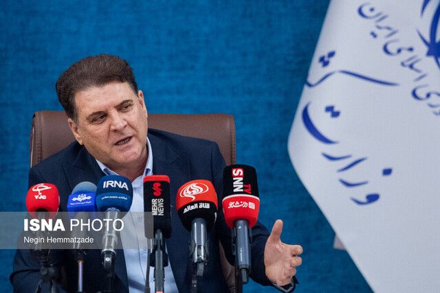 معاون سیاسی وزیر کشور: هیچ گروهی نباید از چتر نظام جمهوری اسلامی خارج بماند