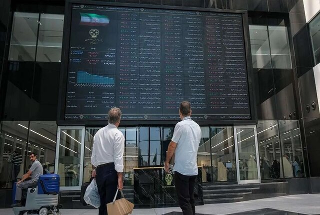 تالار شیشهای سبزپوش شد تالار شیشهای سبزپوش شد