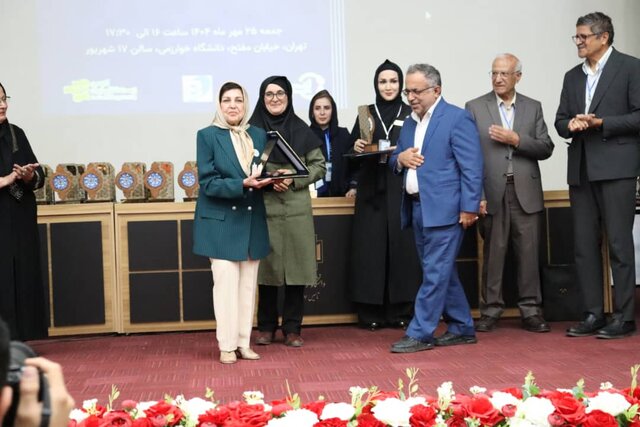 استاد دانشگاه شیراز برگزیده منتخب و پیشکسوت تأثیرگذار در زیستشناسی ایران شد استاد دانشگاه شیراز برگزیده منتخب و پیشکسوت تأثیرگذار در زیستشناسی ایران شد