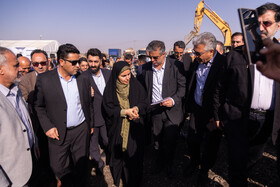 فرزانه صادق مالواجرد،وزیر راه و شهرسازی در مراسم آیین آغاز عملیات اجرایی تعریض و بهسازی آزادراه ساوه - سلفچگان