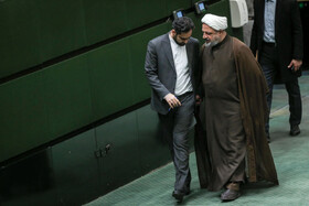 ماجرای تذکر ثابتی و رسایی به روحانی و شعارها در مجلس چه بود؟