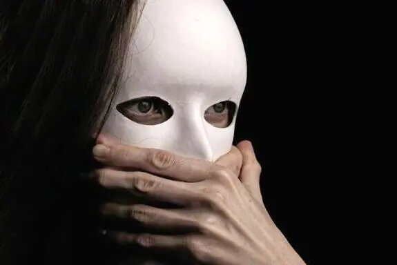وقتی صدای سکوت بلندتر از فریاد است وقتی صدای سکوت بلندتر از فریاد است