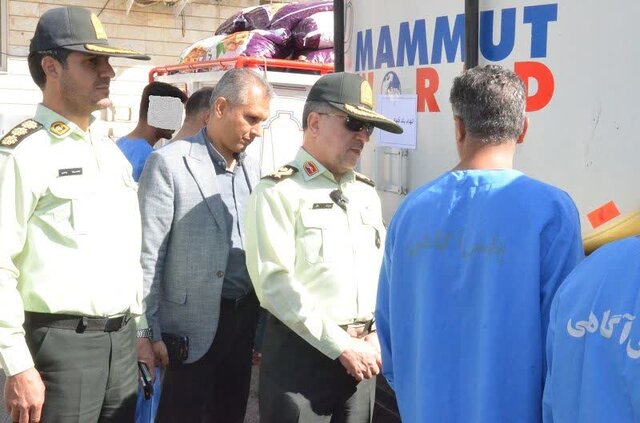 کشف ۱۰۰ هزار لیتر سوخت فاقد مجوز در ورودی شیراز/ دستگیری عامل ناامنی و قدرتنمایی با اسلحه در خرامه کشف ۱۰۰ هزار لیتر سوخت فاقد مجوز در ورودی شیراز/ دستگیری عامل ناامنی و قدرتنمایی با اسلحه در خرامه