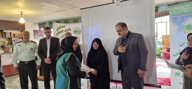 برپایی همایش بانوی جنگلبان در مهدیشهر / گلایه از نابرابری دریافتی زنان و مردان برپایی همایش بانوی جنگلبان در مهدیشهر / گلایه از نابرابری دریافتی زنان و مردان