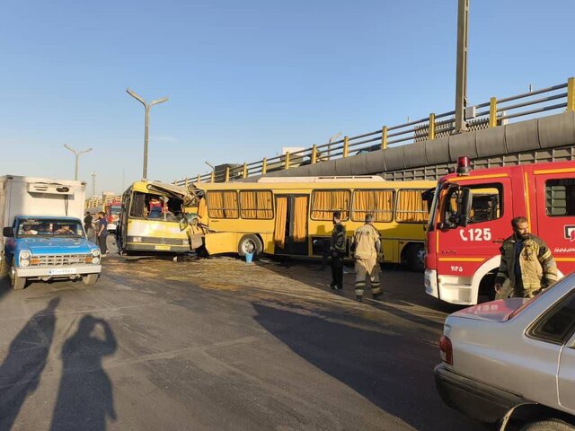 افزایش تعداد مصدومان تصادف دو اتوبوس در جاده مخصوص کرج به ۲۶ نفر/ انتقال ۲۵ نفر به بیمارستان افزایش تعداد مصدومان تصادف دو اتوبوس در جاده مخصوص کرج به ۲۶ نفر/ انتقال ۲۵ نفر به بیمارستان