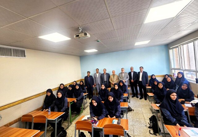 افزایش ۶۰ درصدی تجهیزات مدارس استان تهران/ سرانه آموزشی تهران ۲ سانت کمتر از میانگین کشوری افزایش ۶۰ درصدی تجهیزات مدارس استان تهران/ سرانه آموزشی تهران ۲ سانت کمتر از میانگین کشوری