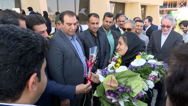 استقبال باشکوه از سرمربی تیم ملی فوتبال زنان در فرودگاه بم