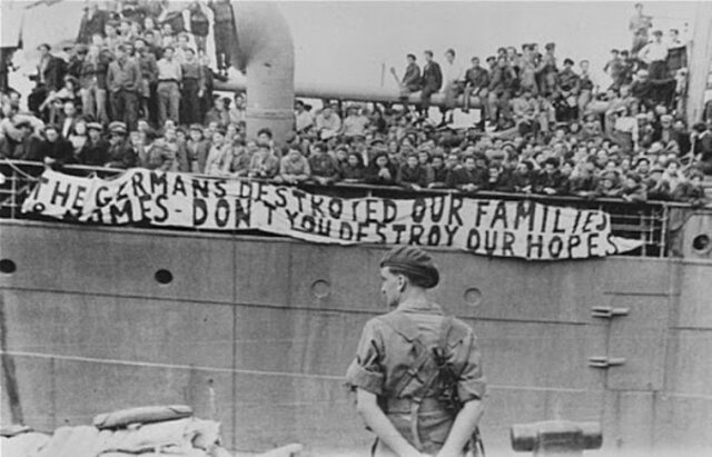 ببینید/ روزی که یهودیان با چهرهای مظلوم به فلسطین پناه آوردند! ببینید/ روزی که یهودیان با چهرهای مظلوم به فلسطین پناه آوردند!