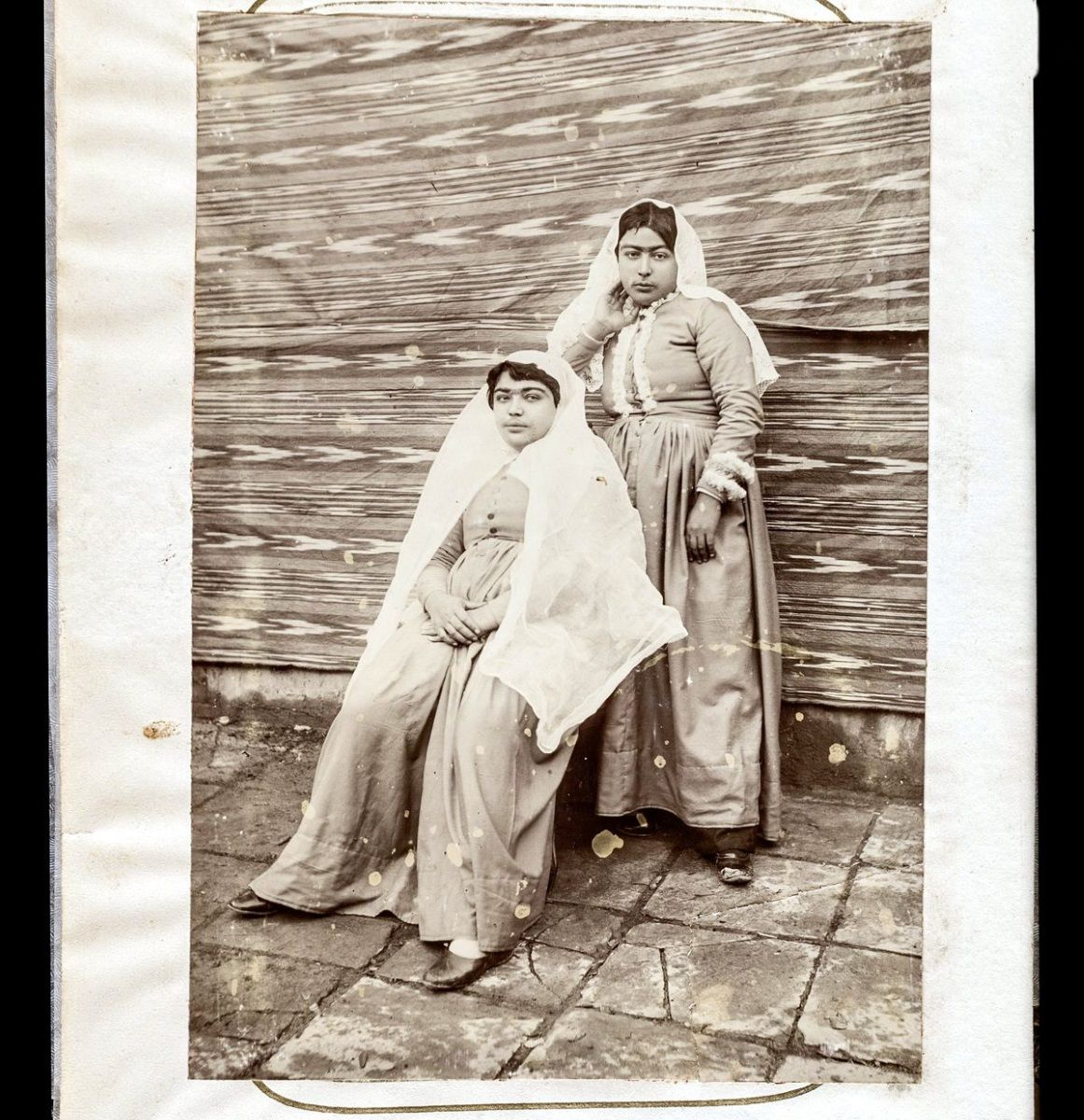 عکس‌های کمتر دیده شده از اندرونی مظفرالدین‌شاه قاجار!