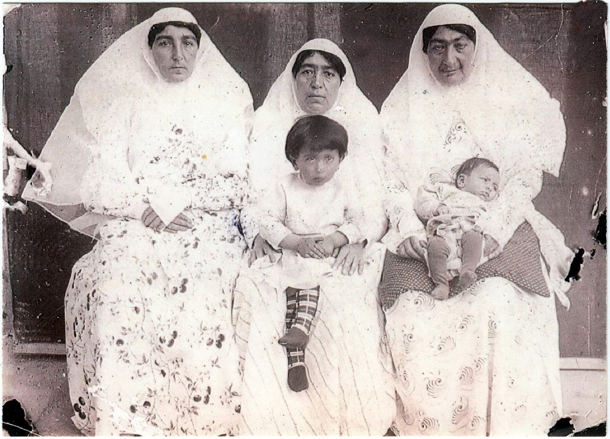 عکس‌های کمتر دیده شده از اندرونی مظفرالدین‌شاه قاجار!