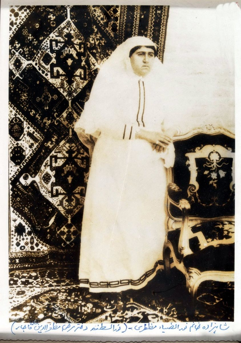 عکس‌های کمتر دیده شده از اندرونی مظفرالدین‌شاه قاجار!